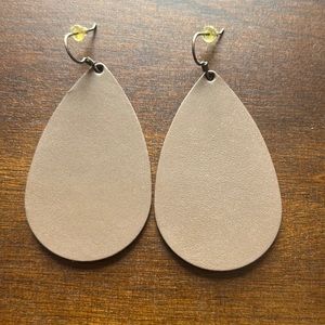 Nickel and suede earring